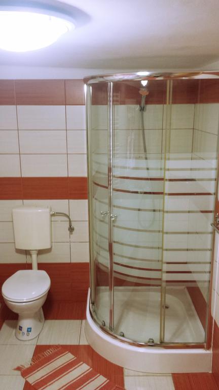 Virag Apartmanhaz Sopron Bagian luar foto