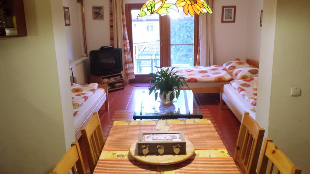 Virag Apartmanhaz Sopron Bagian luar foto