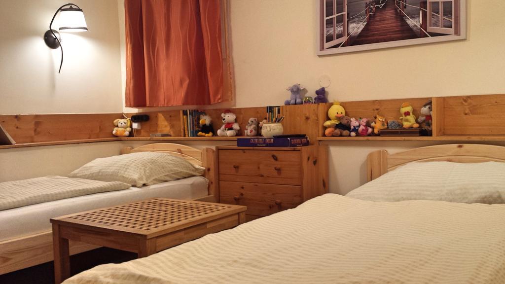 Virag Apartmanhaz Sopron Bagian luar foto