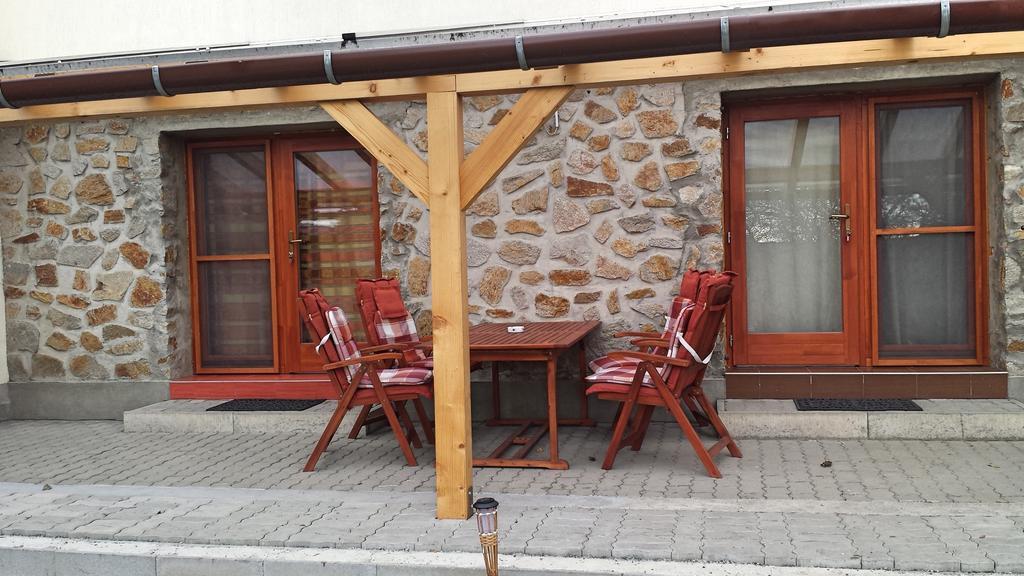 Virag Apartmanhaz Sopron Bagian luar foto