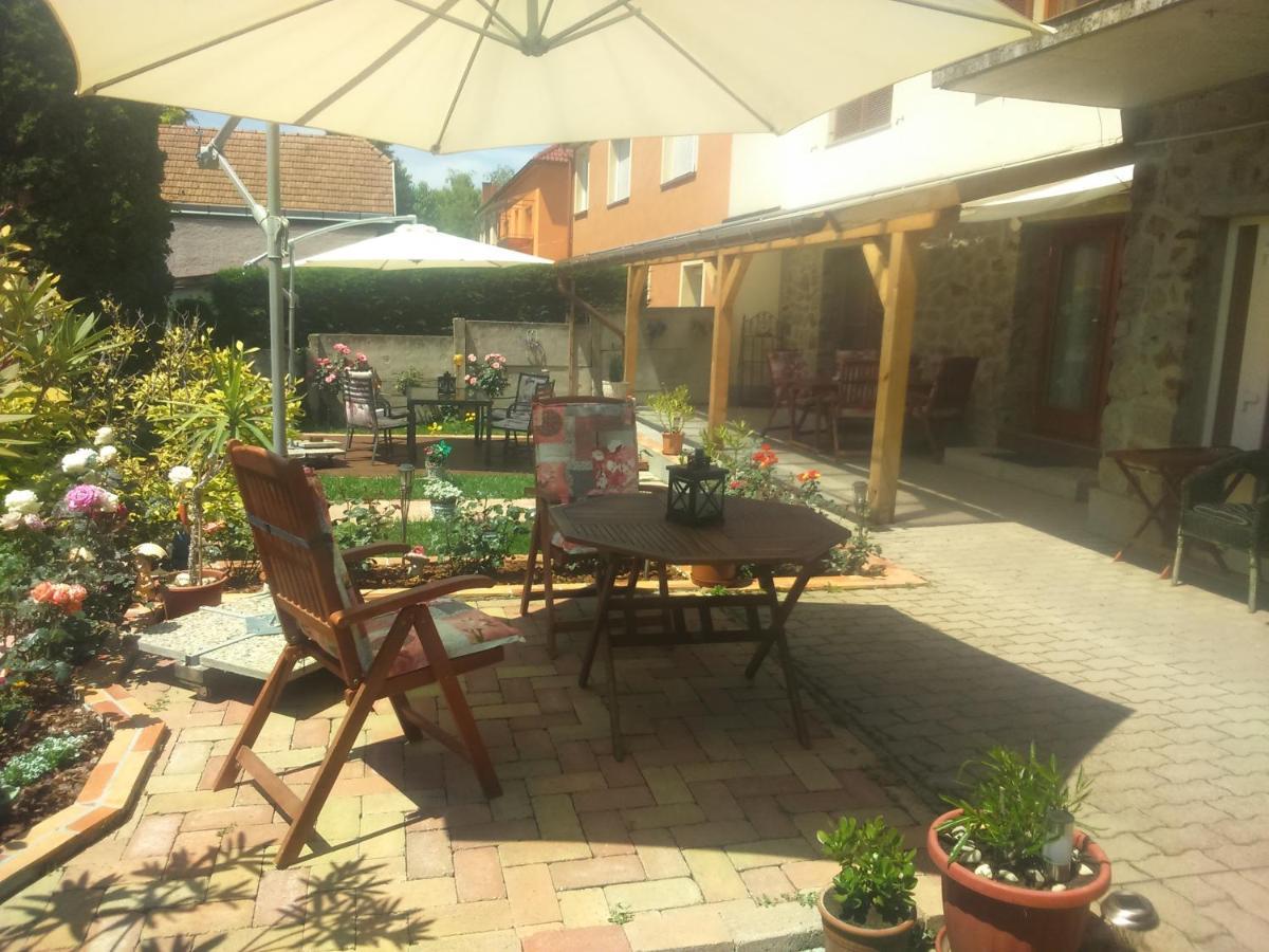 Virag Apartmanhaz Sopron Bagian luar foto